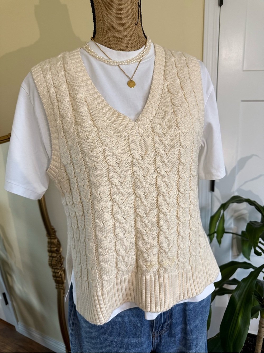 cupcakes & cashmere Cream Cable-Knit V-Neck Sweater Vest